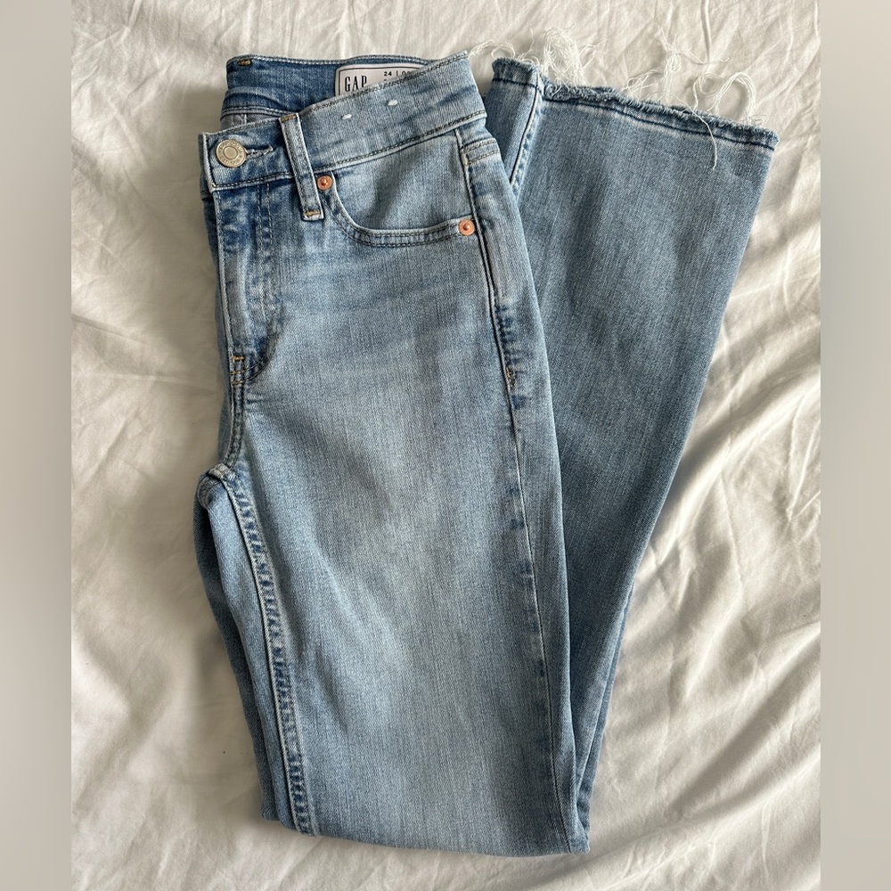 GAP Mid Rise Light Wash Baby Boot Jeans Petite 24P 00P